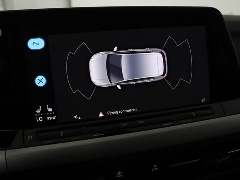 Volkswagen Golf 1.0 TSI Life | Stoel & stuurverwarming | Carplay | Adaptive cruise | Navigatie | Sfeerverlichting | Full LED | Parkeerhulp | Getint glas