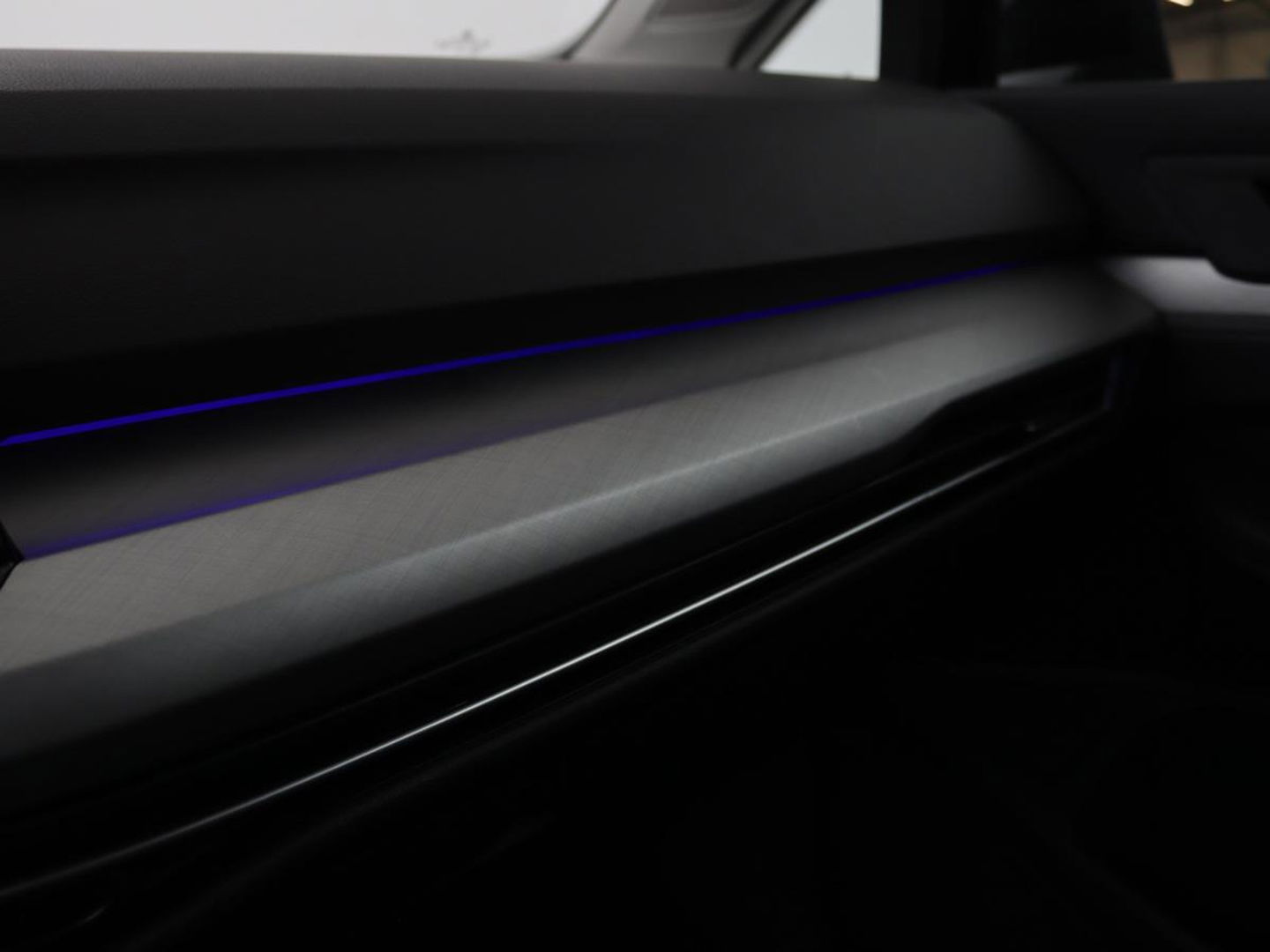 Volkswagen Golf 1.0 TSI Life | Stoel & stuurverwarming | Carplay | Adaptive cruise | Navigatie | Sfeerverlichting | Full LED | Parkeerhulp | Getint glas