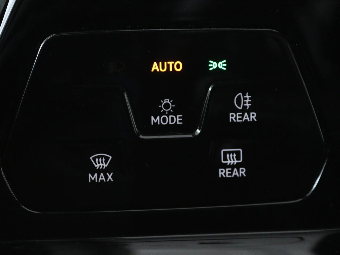 Volkswagen Golf 1.0 TSI Life | Stoel & stuurverwarming | Carplay | Adaptive cruise | Navigatie | Sfeerverlichting | Full LED | Parkeerhulp | Getint glas