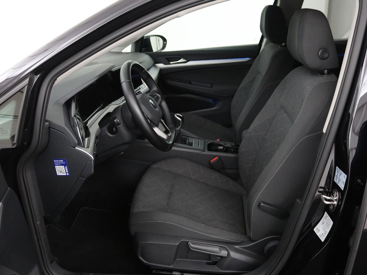 Volkswagen Golf 1.0 TSI Life | Stoel & stuurverwarming | Carplay | Adaptive cruise | Navigatie | Sfeerverlichting | Full LED | Parkeerhulp | Getint glas