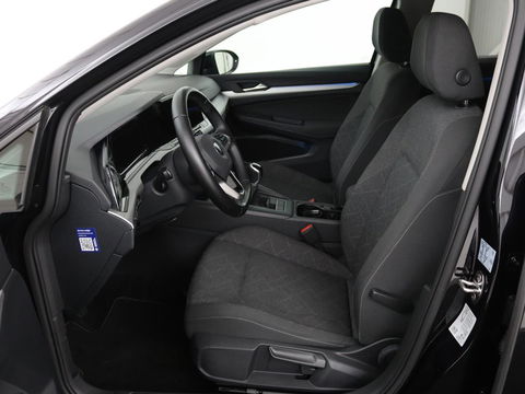 Volkswagen Golf 1.0 TSI Life | Stoel & stuurverwarming | Carplay | Adaptive cruise | Navigatie | Sfeerverlichting | Full LED | Parkeerhulp | Getint glas