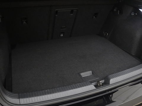 Volkswagen Golf 1.0 TSI Life | Stoel & stuurverwarming | Carplay | Adaptive cruise | Navigatie | Sfeerverlichting | Full LED | Parkeerhulp | Getint glas