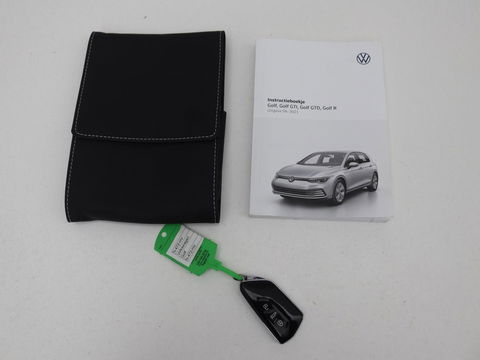 Volkswagen Golf 1.0 TSI Life | Stoel & stuurverwarming | Carplay | Adaptive cruise | Navigatie | Sfeerverlichting | Full LED | Parkeerhulp | Getint glas