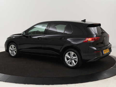 Volkswagen Golf 1.0 TSI Life | Stoel & stuurverwarming | Carplay | Adaptive cruise | Navigatie | Sfeerverlichting | Full LED | Parkeerhulp | Getint glas
