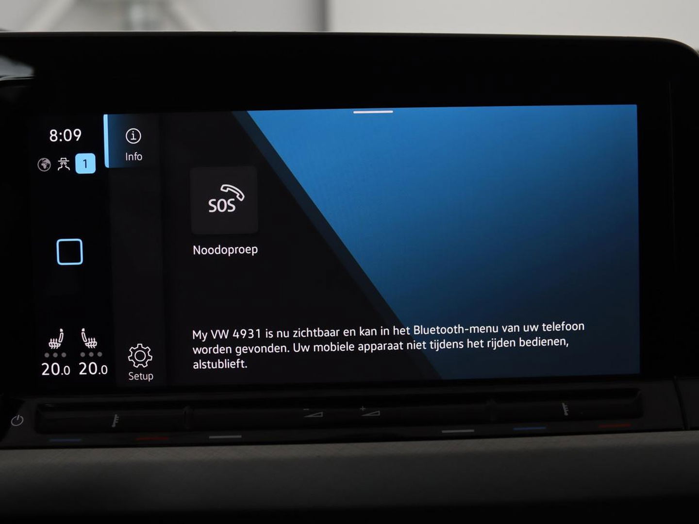 Volkswagen Golf 1.0 TSI Life | Stoel & stuurverwarming | Carplay | Adaptive cruise | Navigatie | Sfeerverlichting | Full LED | Parkeerhulp | Getint glas