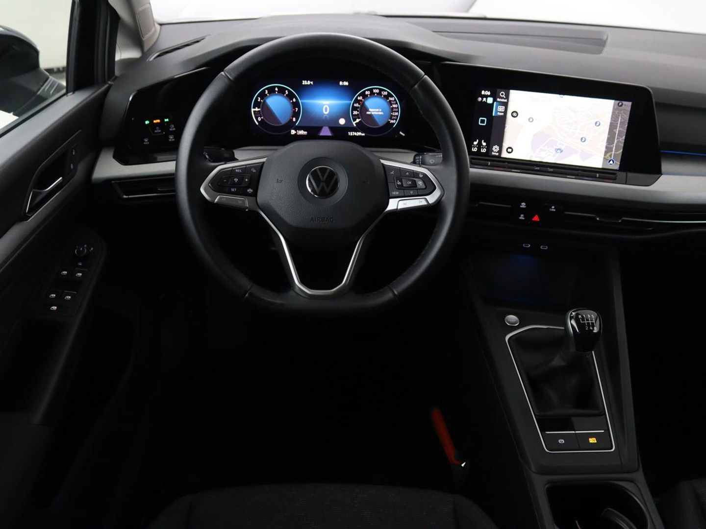 Volkswagen Golf 1.0 TSI Life | Stoel & stuurverwarming | Carplay | Adaptive cruise | Navigatie | Sfeerverlichting | Full LED | Parkeerhulp | Getint glas
