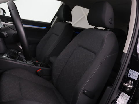 Volkswagen Golf 1.0 TSI Life | Stoel & stuurverwarming | Carplay | Adaptive cruise | Navigatie | Sfeerverlichting | Full LED | Parkeerhulp | Getint glas