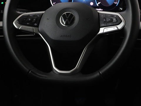 Volkswagen Golf 1.0 TSI Life | Stoel & stuurverwarming | Carplay | Adaptive cruise | Navigatie | Sfeerverlichting | Full LED | Parkeerhulp | Getint glas