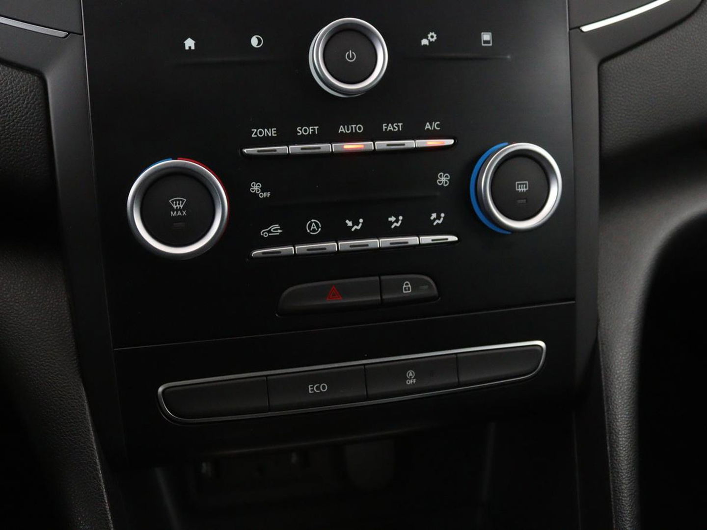Renault Mégane 1.2 TCe Zen | Trekhaak | Navigatie | Climate control | Cruise control | Bluetooth | Parkeerhulp | Getint glas | DAB | LED
