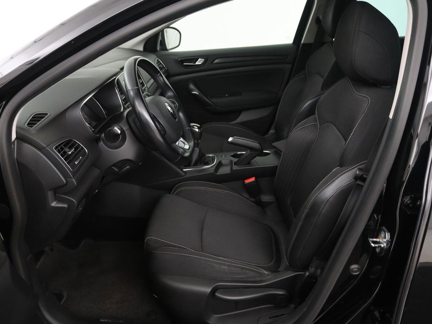 Renault Mégane 1.2 TCe Zen | Trekhaak | Navigatie | Climate control | Cruise control | Bluetooth | Parkeerhulp | Getint glas | DAB | LED