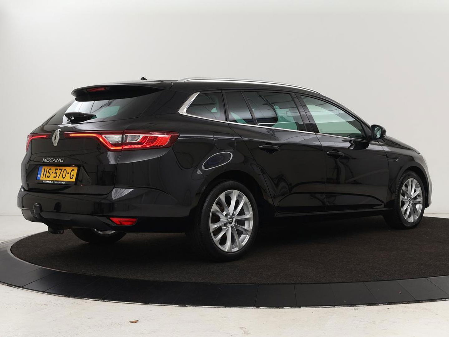 Renault Mégane 1.2 TCe Zen | Trekhaak | Navigatie | Climate control | Cruise control | Bluetooth | Parkeerhulp | Getint glas | DAB | LED