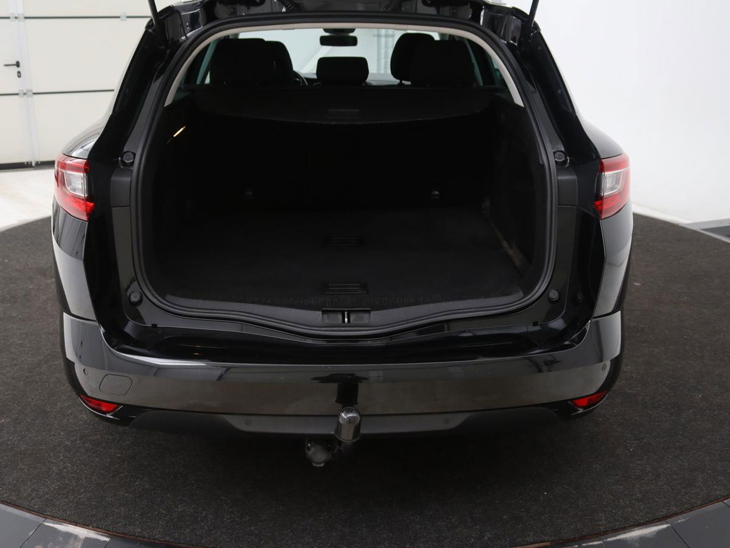 Renault Mégane 1.2 TCe Zen | Trekhaak | Navigatie | Climate control | Cruise control | Bluetooth | Parkeerhulp | Getint glas | DAB | LED