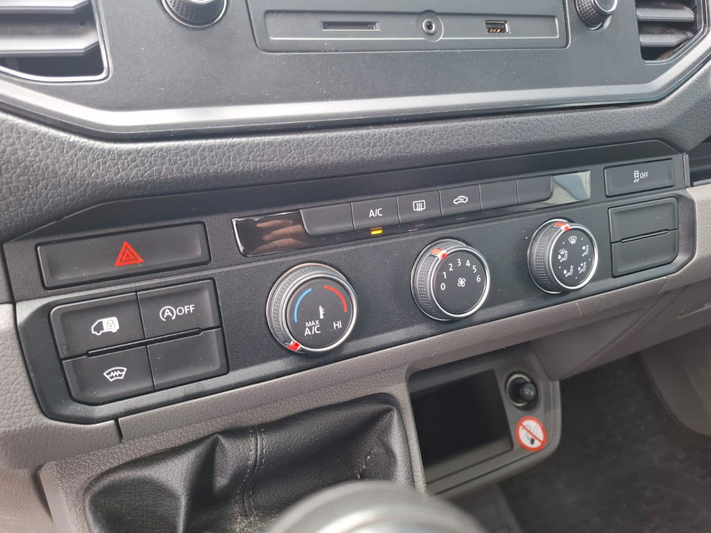 Volkswagen Crafter 35 2.0 TDI L3H3 EL Trendline AIRCO / CRUISE CONTROLE / NAVI / 3 ZITS / APPLE CARPLAY