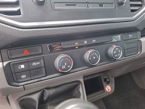 Volkswagen Crafter 35 2.0 TDI L3H3 EL Trendline AIRCO / CRUISE CONTROLE / NAVI / 3 ZITS / APPLE CARPLAY