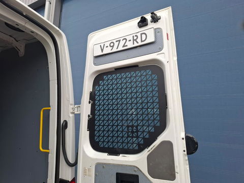 Volkswagen Crafter 35 2.0 TDI L3H3 EL Trendline AIRCO / CRUISE CONTROLE / NAVI / 3 ZITS / APPLE CARPLAY