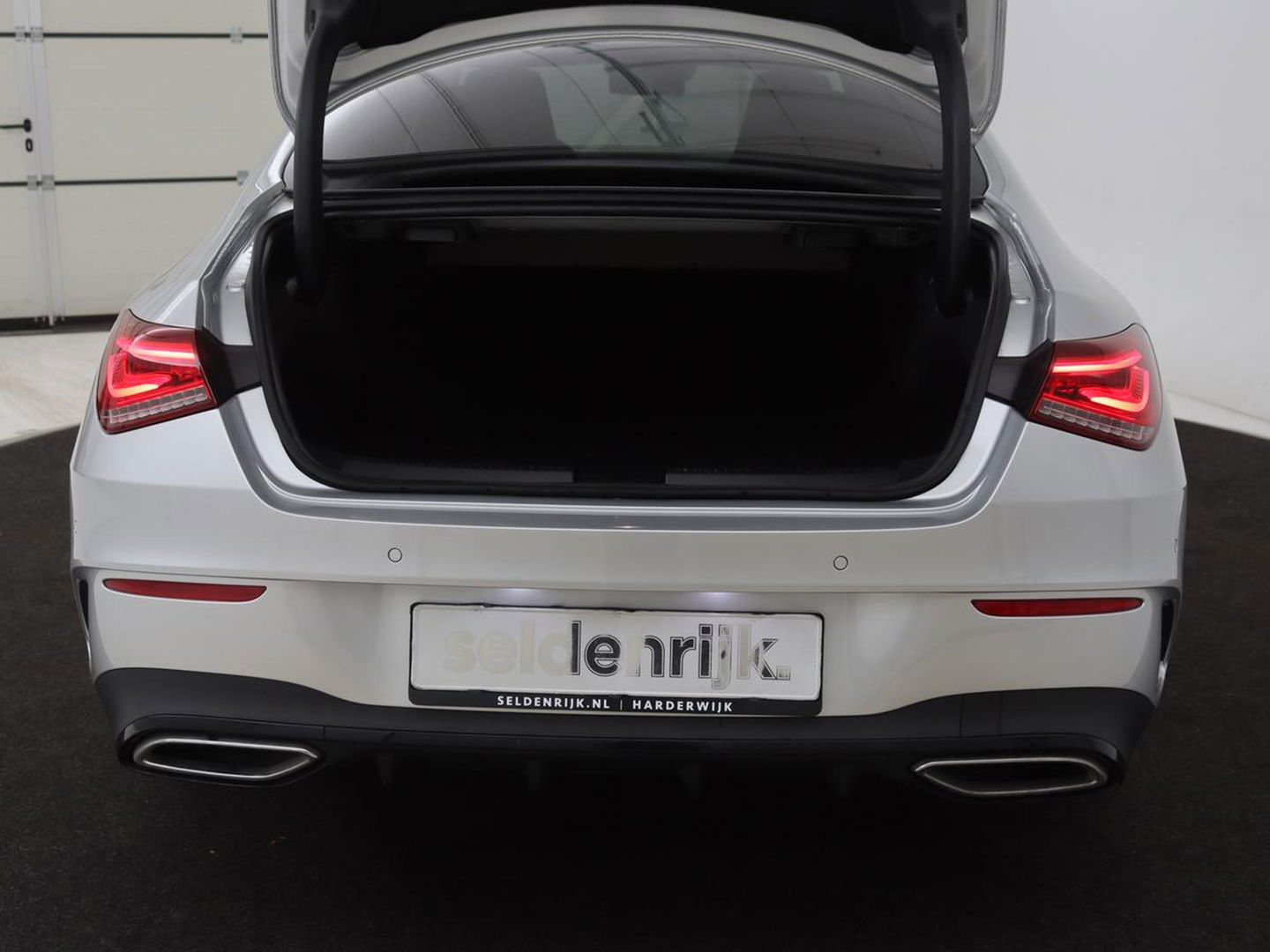 Mercedes-Benz CLA-Klasse 250e AMG Night | Stoelverwarming | Leder/Alcantara | Camera | Widescreen | Navigatie | Full LED | Sportstoelen