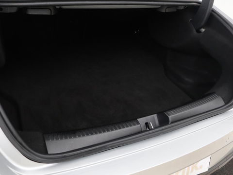 Mercedes-Benz CLA-Klasse 250e AMG Night | Stoelverwarming | Leder/Alcantara | Camera | Widescreen | Navigatie | Full LED | Sportstoelen