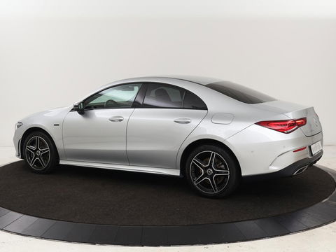Mercedes-Benz CLA-Klasse 250e AMG Night | Stoelverwarming | Leder/Alcantara | Camera | Widescreen | Navigatie | Full LED | Sportstoelen