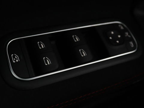 Mercedes-Benz CLA-Klasse 250e AMG Night | Stoelverwarming | Leder/Alcantara | Camera | Widescreen | Navigatie | Full LED | Sportstoelen