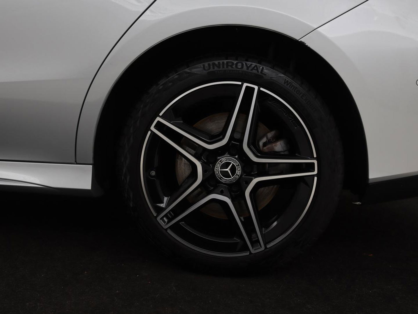 Mercedes-Benz CLA-Klasse 250e AMG Night | Stoelverwarming | Leder/Alcantara | Camera | Widescreen | Navigatie | Full LED | Sportstoelen