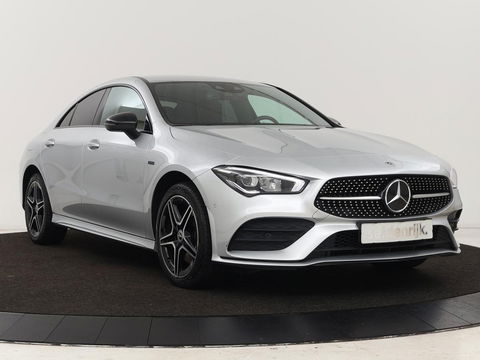 Mercedes-Benz CLA-Klasse 250e AMG Night | Stoelverwarming | Leder/Alcantara | Camera | Widescreen | Navigatie | Full LED | Sportstoelen