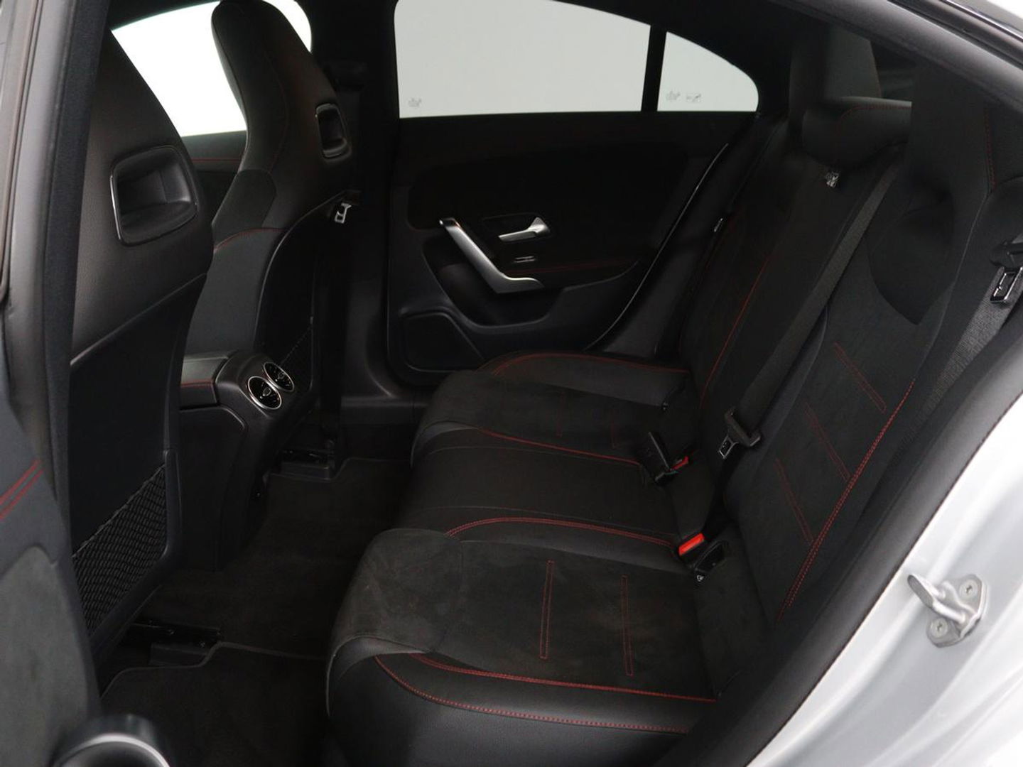 Mercedes-Benz CLA-Klasse 250e AMG Night | Stoelverwarming | Leder/Alcantara | Camera | Widescreen | Navigatie | Full LED | Sportstoelen