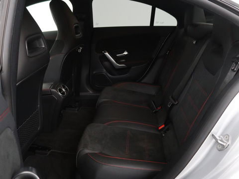 Mercedes-Benz CLA-Klasse 250e AMG Night | Stoelverwarming | Leder/Alcantara | Camera | Widescreen | Navigatie | Full LED | Sportstoelen