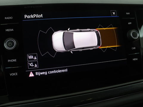 Volkswagen Polo 1.0 TSI Highline | Stoelverwarming | Parkeerhulp | Adaptive cruise | Navigatie | Bluetooth | Climate control | Getint glas