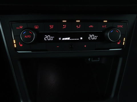 Volkswagen Polo 1.0 TSI Highline | Stoelverwarming | Parkeerhulp | Adaptive cruise | Navigatie | Bluetooth | Climate control | Getint glas