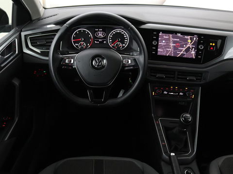 Volkswagen Polo 1.0 TSI Highline | Stoelverwarming | Parkeerhulp | Adaptive cruise | Navigatie | Bluetooth | Climate control | Getint glas