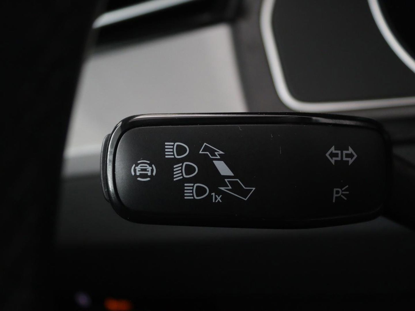 Volkswagen Passat 1.4 TSI PHEV GTE | Panoramadak | Leder | Stoelverwarming | Trekhaak | Camera | Park Assist | Adaptive cruise | Side Assist | Matrix LED | Carplay | Navigatie