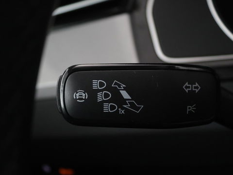 Volkswagen Passat 1.4 TSI PHEV GTE | Panoramadak | Leder | Stoelverwarming | Trekhaak | Camera | Park Assist | Adaptive cruise | Side Assist | Matrix LED | Carplay | Navigatie