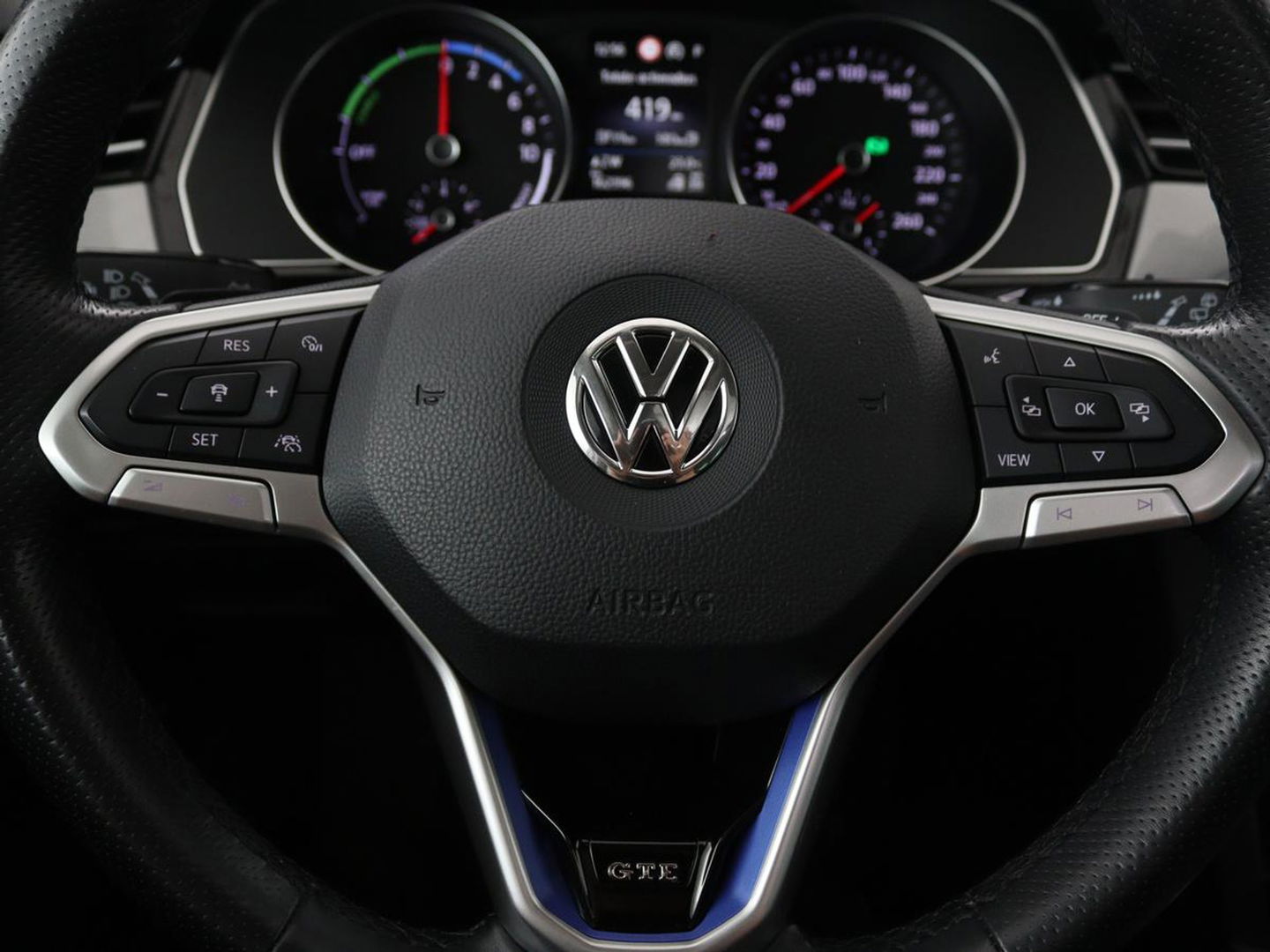 Volkswagen Passat 1.4 TSI PHEV GTE | Panoramadak | Leder | Stoelverwarming | Trekhaak | Camera | Park Assist | Adaptive cruise | Side Assist | Matrix LED | Carplay | Navigatie