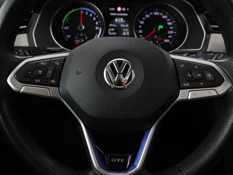 Volkswagen Passat 1.4 TSI PHEV GTE | Panoramadak | Leder | Stoelverwarming | Trekhaak | Camera | Park Assist | Adaptive cruise | Side Assist | Matrix LED | Carplay | Navigatie