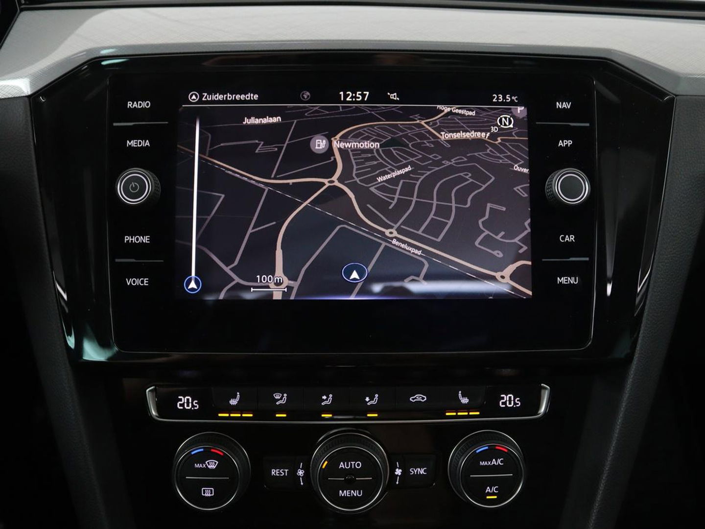 Volkswagen Passat 1.4 TSI PHEV GTE | Panoramadak | Leder | Stoelverwarming | Trekhaak | Camera | Park Assist | Adaptive cruise | Side Assist | Matrix LED | Carplay | Navigatie