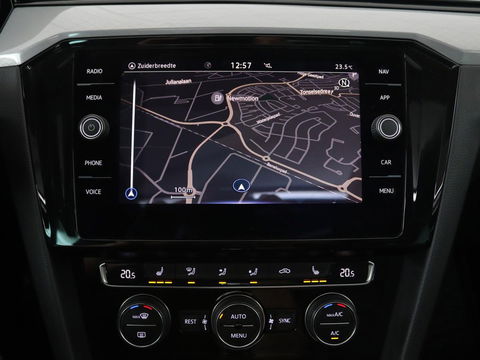 Volkswagen Passat 1.4 TSI PHEV GTE | Panoramadak | Leder | Stoelverwarming | Trekhaak | Camera | Park Assist | Adaptive cruise | Side Assist | Matrix LED | Carplay | Navigatie