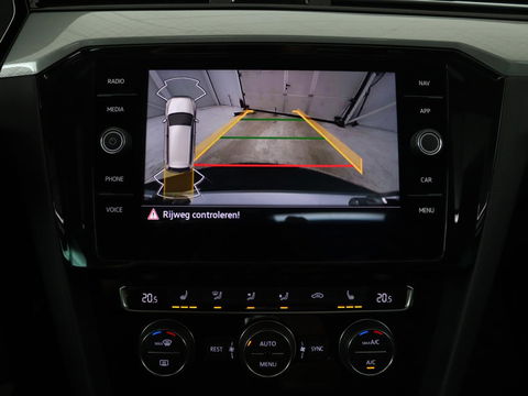 Volkswagen Passat 1.4 TSI PHEV GTE | Panoramadak | Leder | Stoelverwarming | Trekhaak | Camera | Park Assist | Adaptive cruise | Side Assist | Matrix LED | Carplay | Navigatie