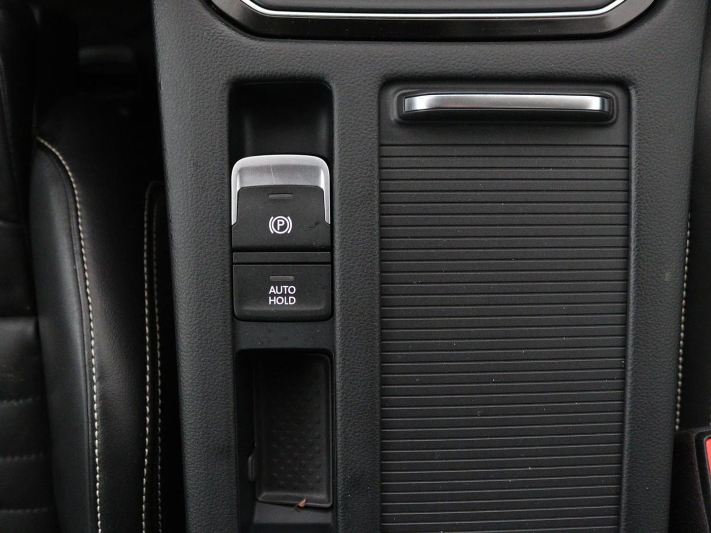 Volkswagen Passat 1.4 TSI PHEV GTE | Panoramadak | Leder | Stoelverwarming | Trekhaak | Camera | Park Assist | Adaptive cruise | Side Assist | Matrix LED | Carplay | Navigatie