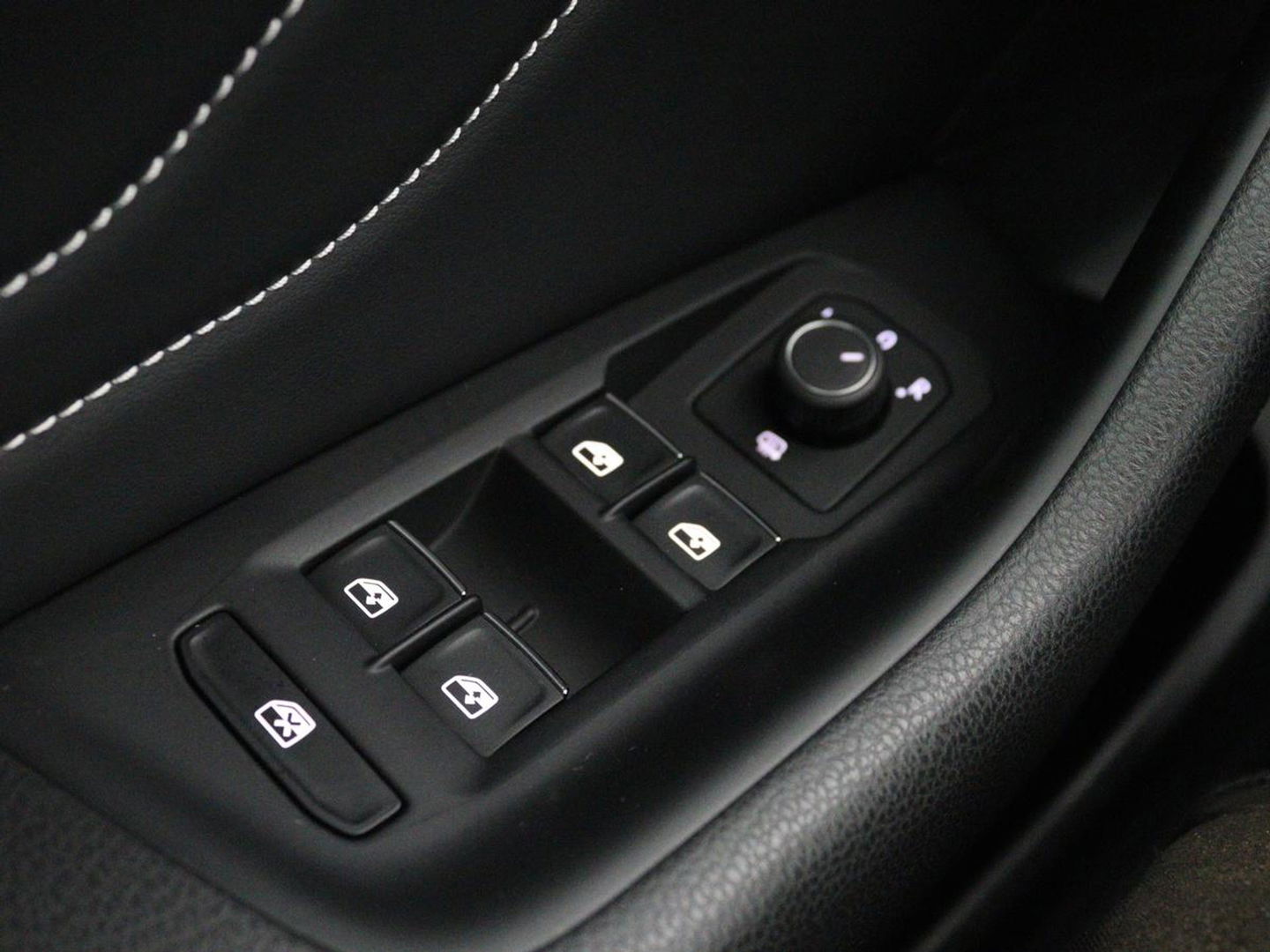 Volkswagen Passat 1.4 TSI PHEV GTE | Panoramadak | Leder | Stoelverwarming | Trekhaak | Camera | Park Assist | Adaptive cruise | Side Assist | Matrix LED | Carplay | Navigatie