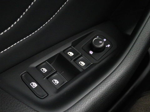 Volkswagen Passat 1.4 TSI PHEV GTE | Panoramadak | Leder | Stoelverwarming | Trekhaak | Camera | Park Assist | Adaptive cruise | Side Assist | Matrix LED | Carplay | Navigatie