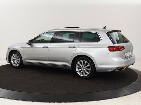 Volkswagen Passat 1.4 TSI PHEV GTE | Panoramadak | Leder | Stoelverwarming | Trekhaak | Camera | Park Assist | Adaptive cruise | Side Assist | Matrix LED | Carplay | Navigatie