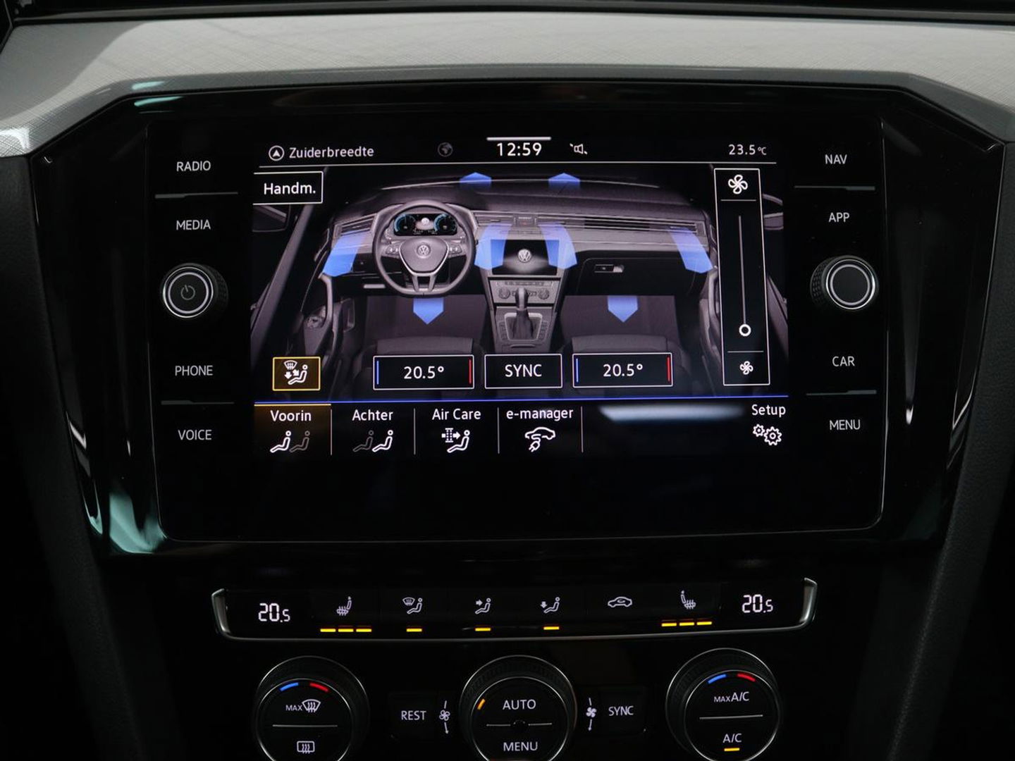 Volkswagen Passat 1.4 TSI PHEV GTE | Panoramadak | Leder | Stoelverwarming | Trekhaak | Camera | Park Assist | Adaptive cruise | Side Assist | Matrix LED | Carplay | Navigatie