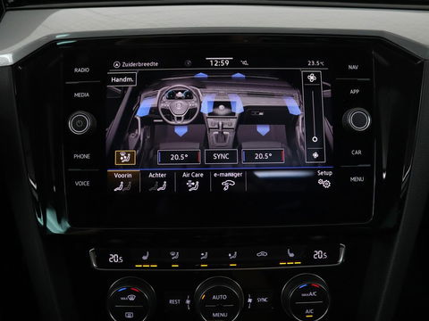 Volkswagen Passat 1.4 TSI PHEV GTE | Panoramadak | Leder | Stoelverwarming | Trekhaak | Camera | Park Assist | Adaptive cruise | Side Assist | Matrix LED | Carplay | Navigatie