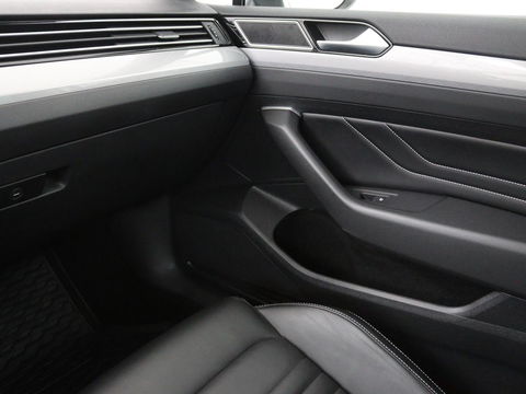 Volkswagen Passat 1.4 TSI PHEV GTE | Panoramadak | Leder | Stoelverwarming | Trekhaak | Camera | Park Assist | Adaptive cruise | Side Assist | Matrix LED | Carplay | Navigatie