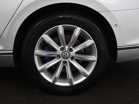 Volkswagen Passat 1.4 TSI PHEV GTE | Panoramadak | Leder | Stoelverwarming | Trekhaak | Camera | Park Assist | Adaptive cruise | Side Assist | Matrix LED | Carplay | Navigatie