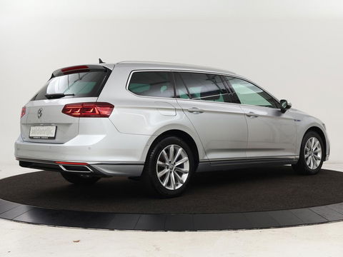 Volkswagen Passat 1.4 TSI PHEV GTE | Panoramadak | Leder | Stoelverwarming | Trekhaak | Camera | Park Assist | Adaptive cruise | Side Assist | Matrix LED | Carplay | Navigatie
