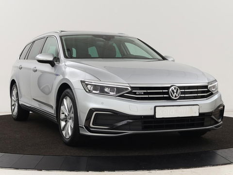 Volkswagen Passat 1.4 TSI PHEV GTE | Panoramadak | Leder | Stoelverwarming | Trekhaak | Camera | Park Assist | Adaptive cruise | Side Assist | Matrix LED | Carplay | Navigatie