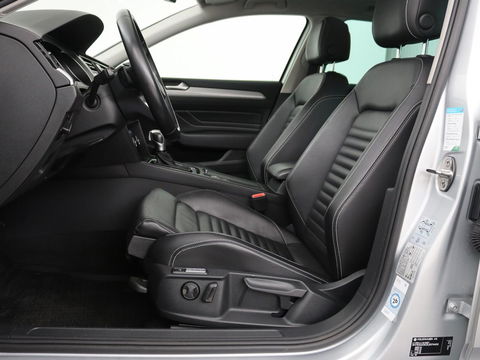 Volkswagen Passat 1.4 TSI PHEV GTE | Panoramadak | Leder | Stoelverwarming | Trekhaak | Camera | Park Assist | Adaptive cruise | Side Assist | Matrix LED | Carplay | Navigatie