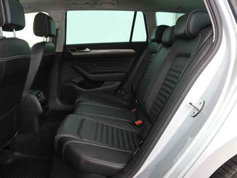 Volkswagen Passat 1.4 TSI PHEV GTE | Panoramadak | Leder | Stoelverwarming | Trekhaak | Camera | Park Assist | Adaptive cruise | Side Assist | Matrix LED | Carplay | Navigatie