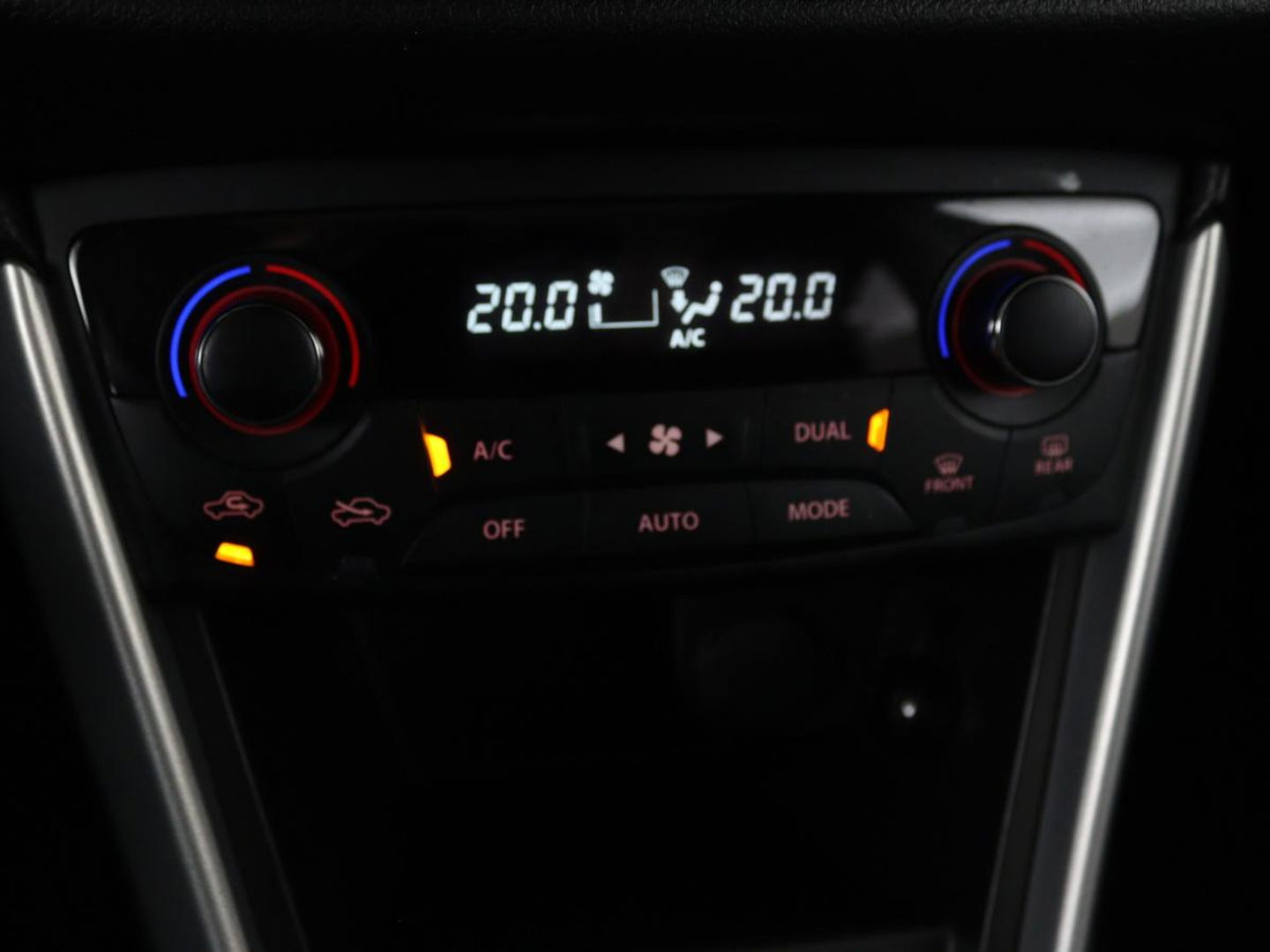 Suzuki S-Cross 1.4 Boosterjet Stijl Smart Hybrid | Panoramadak | Leder | Trekhaak | Stoelverwarming | Adaptive cruise | Full LED